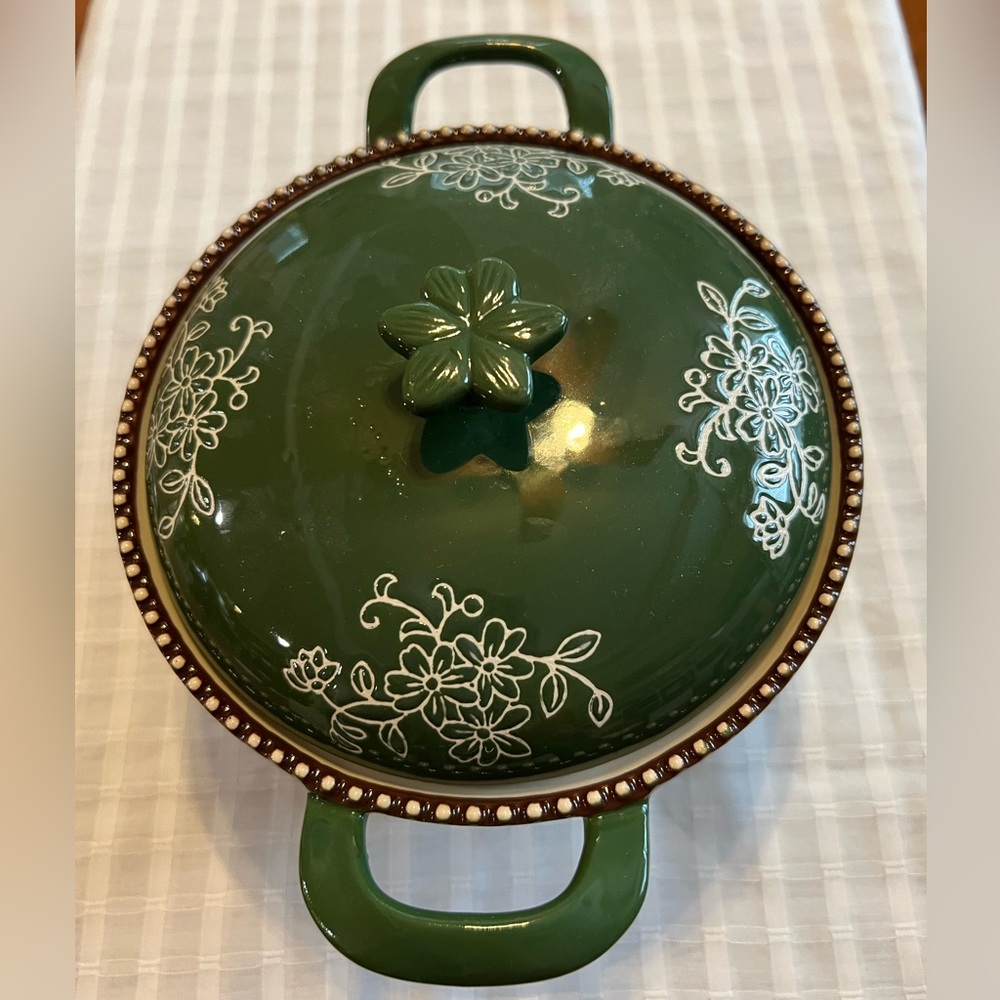 NEW Green Floral Enamel Casserole Bowl with Lid